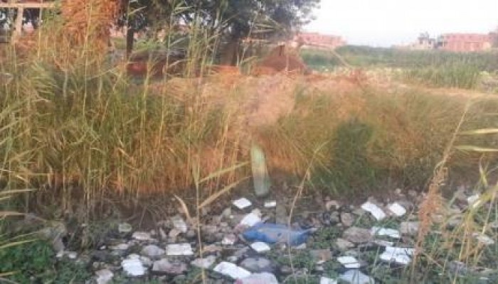 الانقلاب "مش فاضي "بالصور.. أهالي أبو حماد: مياه الري أصبحت مقلبًا للقاذورات والنفايات