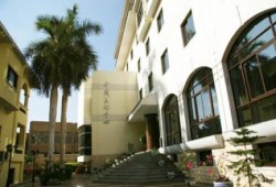 حريق هائل بـ"المركز الثقافي الصيني" بالجيزة