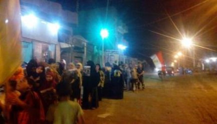 ثوار الفيوم يتظاهرون ليلا للمطالبة بالقصاص من قتلة شهداء "سنورس"