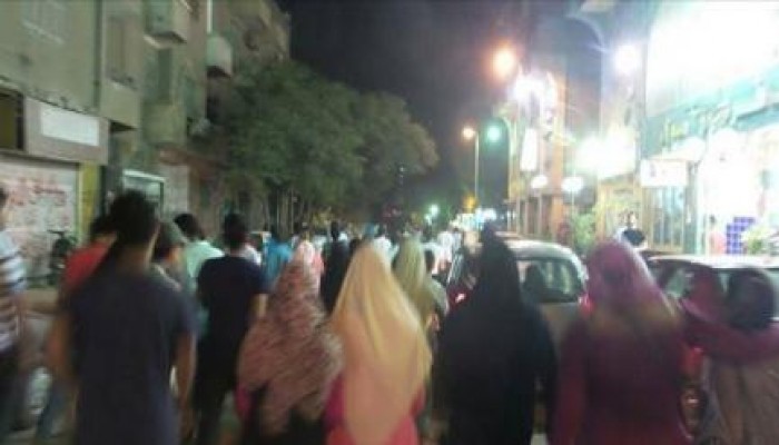 مسيرة ليلية لثوار عين شمس فى جمعة "الأرض لا تشرب الدماء"