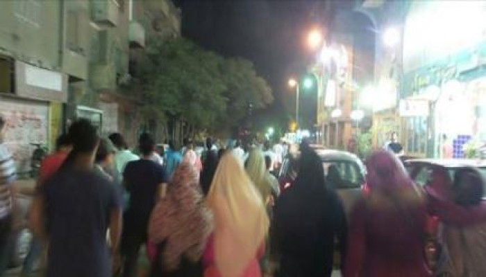 مسيرة ليلية لثوار عين شمس فى جمعة "الأرض لا تشرب الدماء"