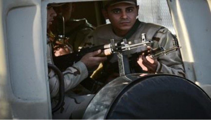 العريش: مقتل نقيب شرطة ومجند وإصابة 3 فى انفجار عبوة ناسفة بمدرعة