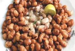 ارتفاع "الدولار" يرفع سعر طن الفول المدمس "500" جنيه