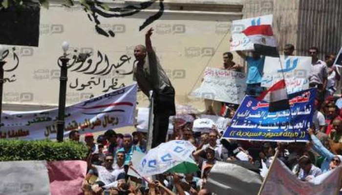 احتجاجات الضرائب والجمارك تدشن لمرحلة غضب عمالي ضد السيسي الفاشل