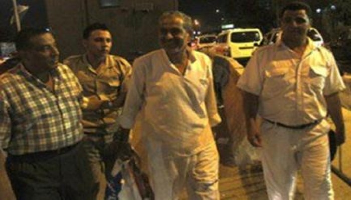 وصول أبو العلا ماضي إلى قسم الجيزة لإنهاء إجراءات إخلاء سبيله