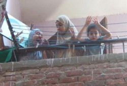 بالفيديو .. دعاء والدة الشهيد "حسن نادي" على قاتلي نجلها أثناء مرور مسيرة المعادي