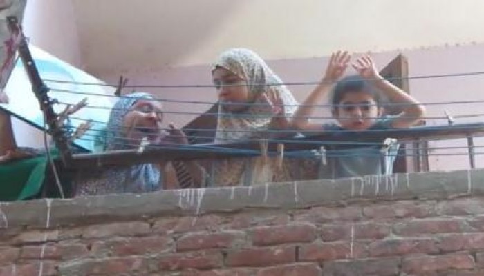 بالفيديو .. دعاء والدة الشهيد "حسن نادي" على قاتلي نجلها أثناء مرور مسيرة المعادي