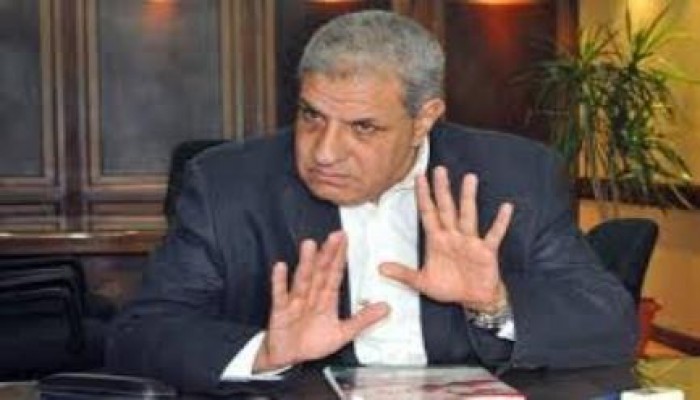 محلب يحدثنا من كوكب آخر: بدأنا في غسل الشوارع بـالمياه والصابون