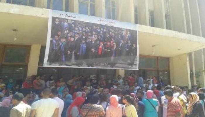 طلاب حقوق الإسكندرية يتظاهرون اعتراضًا على النتيجة وانخفاض نسب النجاح