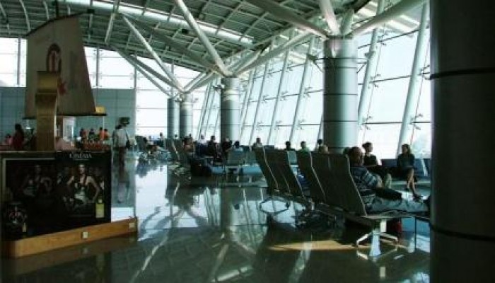 الانقلاب يمنع السفر بالسودان إلا بموافقة أمن الدولة