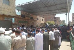 الآلاف يحتشدون فى انتظار وصول جثمان " أحمد حامد " شهيد التعذيب بالفيوم