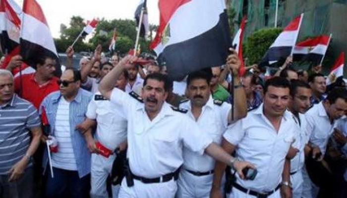 فضحية: ضباط بداخلية الانقلاب يتاجرون في السيارات المسروقة