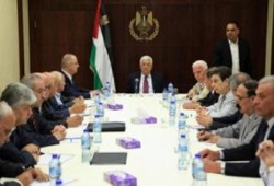 عباس يستقيل من رئاسة اللجنة التنفيذية لمنظمة التحرير