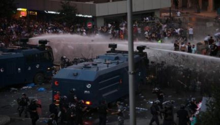 الأمن اللبناني يبدأ محاولة جديدة لفض اعتصام وسط بيروت بالقوة