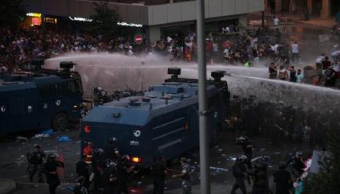الأمن اللبناني يبدأ محاولة جديدة لفض اعتصام وسط بيروت بالقوة