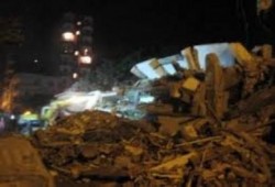 نحس الانقلاب: انهيار 5 منازل بأسوان بسبب انفجار خط المياه الرئيسي