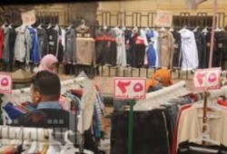 غلاء أسعار الملابس شبح يطارد الآف الاُسر الفقيرة بالفيوم مع بدء العام الدراسي الجديد