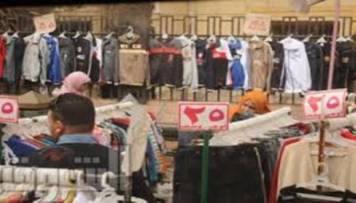 غلاء أسعار الملابس شبح يطارد الآف الاُسر الفقيرة بالفيوم مع بدء العام الدراسي الجديد