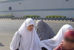 "الشاطر" تندد بالتعتيم على تدهور صحة والدها