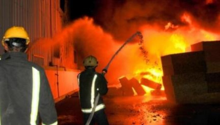 اندلاع حريق في مخزن أخشاب بمدينة مغاغة بالمنيا