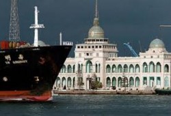 بعد  فضيحة تراجع أعداد السفن .. "هيئة القناة" تحاول خداع الشعب