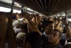 فى عهد الانقلاب: تعطل المترو بين الدمرداش وغمرة.. والركاب يسيرون في النفق
