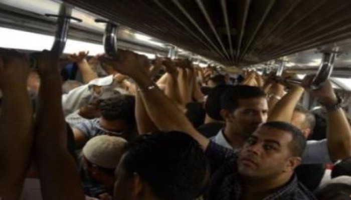 فى عهد الانقلاب: تعطل المترو بين الدمرداش وغمرة.. والركاب يسيرون في النفق