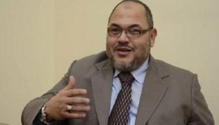 أسامة رشدي: الفخراني كان يقود البلطجية في الثورة المضادة.. فنال ما يستحق