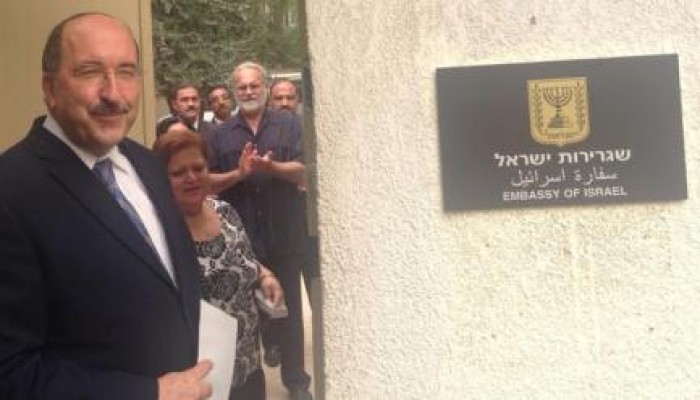 السفارة الصهيونية تعود للعمل في القاهرة .. ومتحدثها يعلق :"نجحنا بقيادة نتنياهو والسيسي"