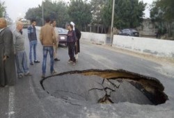 البحيرة : هبوط أرضي بأحد شوراع دمنهور يثير حالة من الفزع بين المواطنين