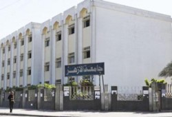 إحالة عميد ووكيل طب الأزهر السابقين عن العمل بزعم تحريض الطلاب على العنف