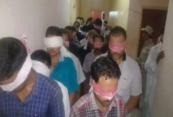 بالصور: الجيش يتعمد إذلال الرجال بسيناء عند اعتقالهم داخل المعسكرات