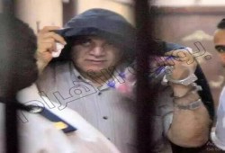 صورحمدي الفخراني بـ"الطرحة" تشعل سخرية نشطاء التواصل