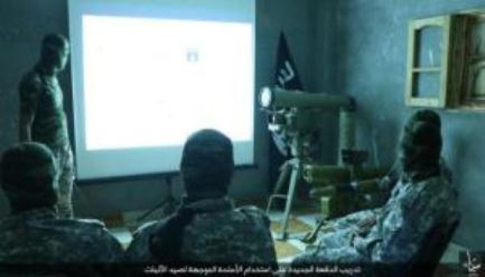 الانهيار الأمني .. ولاية سيناء يتحدى جيش السيسي وينشر صور"تخريج دفعة من صائدي الدبابات" !