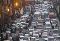 اصطدام ونش بكوبرى روض الفرج وتوقف تام لحركة المرور بكورنيش النيل