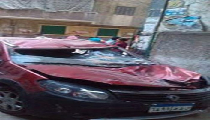 نحس الانقلاب .. بالصور.. تهشم 5 سيارات إثر انهيار شرفة شرق الإسكندرية