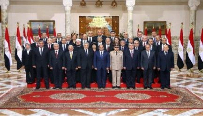 صحف الانقلاب : التحقيق مع وزراء بحكومة محلب الانقلابية.. و600 مليار جنيه مخالفات