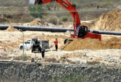 جيش السيسي يبدأ في ضخ مياه البحر في أنفاق غزة