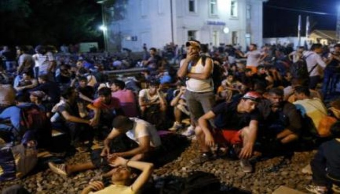المجر وكرواتيا تشددان الإجراءات أمام اللاجئين