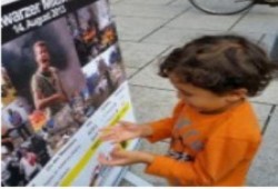 بالصور وقفة ومعرض صور بـ”فرانكفورت” الألمانية لفضح جرائم العسكر