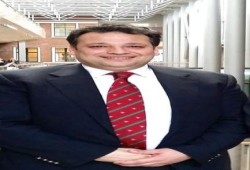 حاتم عزام يكشف قضايا الفساد المتورط و المشترك فيها رئيس وزراء الانقلاب الجديد (فيديو)