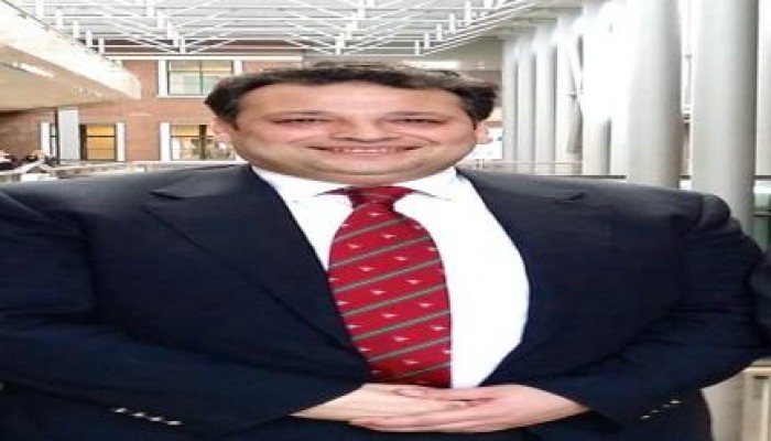 حاتم عزام يكشف قضايا الفساد المتورط و المشترك فيها رئيس وزراء الانقلاب الجديد (فيديو)