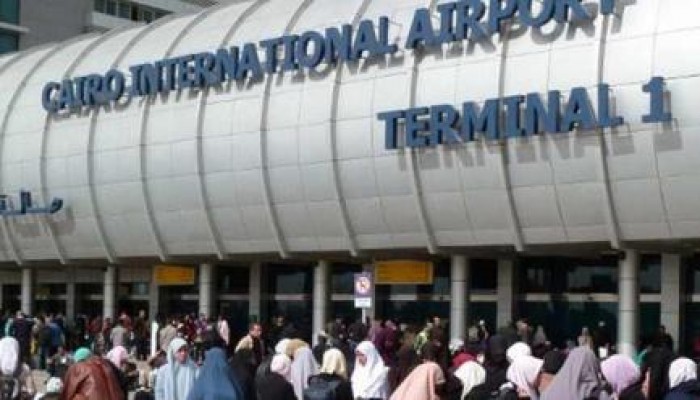 فى عهد الانقلاب: زحام وتكدس في مطار القاهرة بسبب نظام آلي جديد