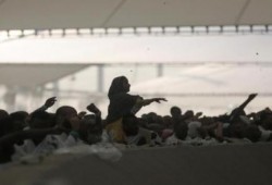 ضيوف الرحمن يواصلون مناسك الحج برمي الجمرات