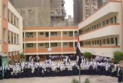 فقط فى عهد الانقلاب: طرد الطلاب من المدرسة.. والمديرة: مالكوش فصول