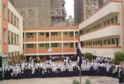 فقط فى عهد الانقلاب: طرد الطلاب من المدرسة.. والمديرة: مالكوش فصول