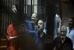 أسامه يس لزوجته: طعامهم يثير الغثيان وقد أغنانا الله عنه