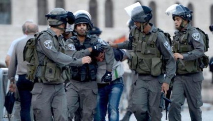 شرطة الاحتلال تعتقل 8 فلسطينيين في القدس بتهمة الدفاع عن الأقصى