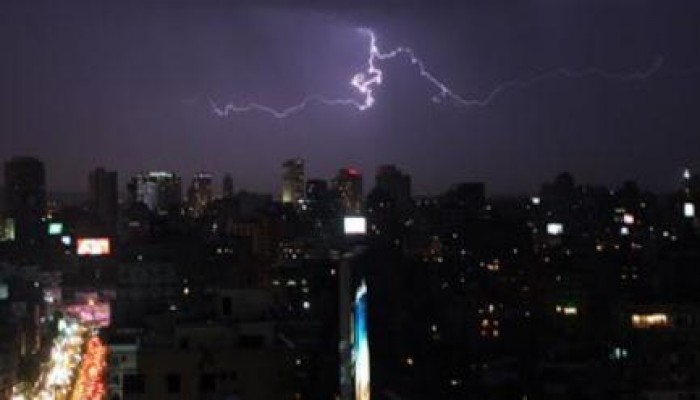 تغير مفاجئ فى حالة الطقس بالإسكندرية .. برق ورعد وأمطار بعدة مناطق