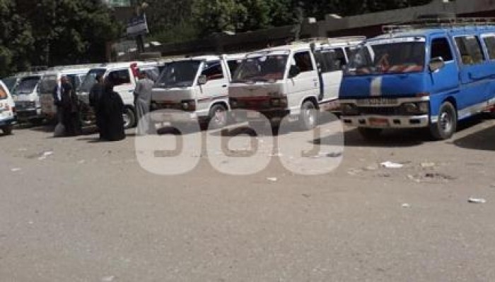 إضراب سائقي سيارات الأجرة في 13 قرية بأسيوط وتكدس الطلاب والموظفين